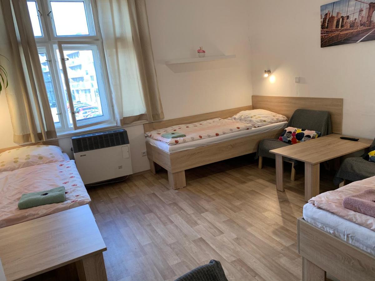 Penzion Mar Hradec Kralove Exterior photo